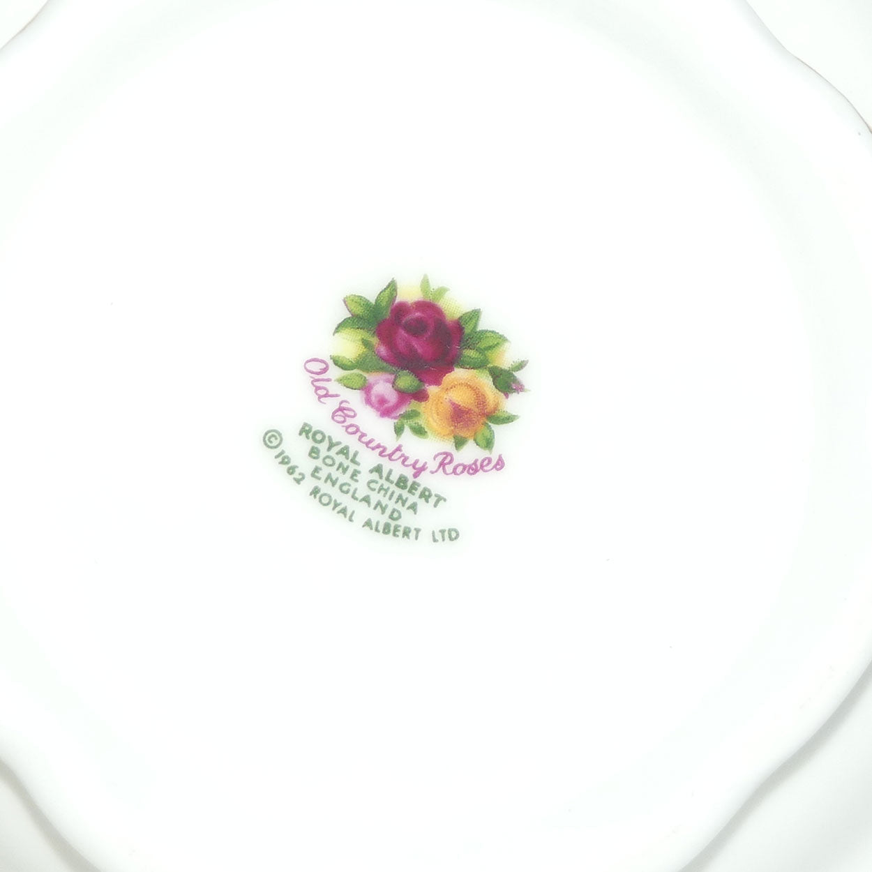 Royal Albert Bone China England Old Country Roses tea pot | 750ml | ©1962 backstamp