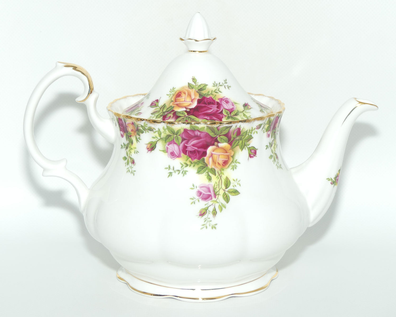 Royal Albert Bone China England Old Country Roses tea pot | 1250ml | ©1962 backstamp