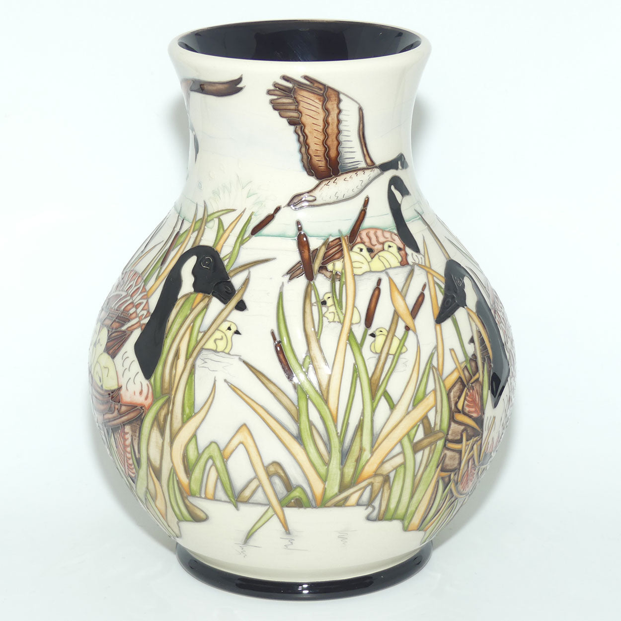 Moorcroft The Gathering 869/9 vase (Ltd Ed)