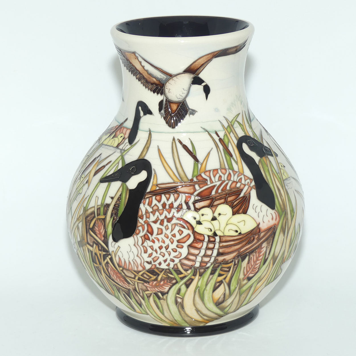 Moorcroft The Gathering 869/9 vase (Ltd Ed)