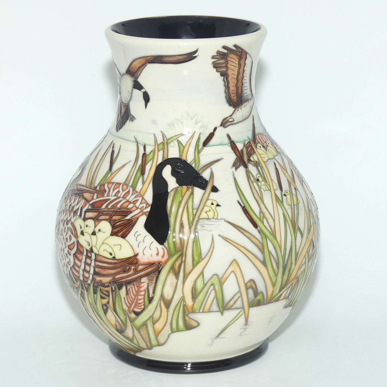Moorcroft The Gathering 869/9 vase (Ltd Ed)