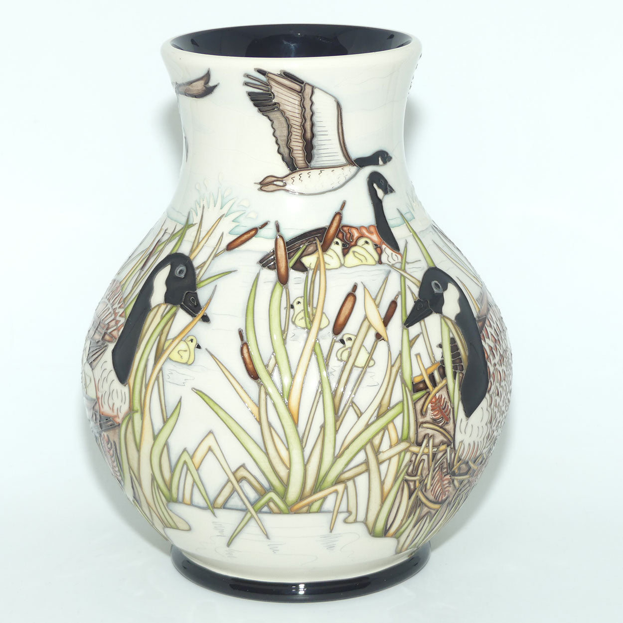 Moorcroft The Gathering 869/9 vase | LE 6/50