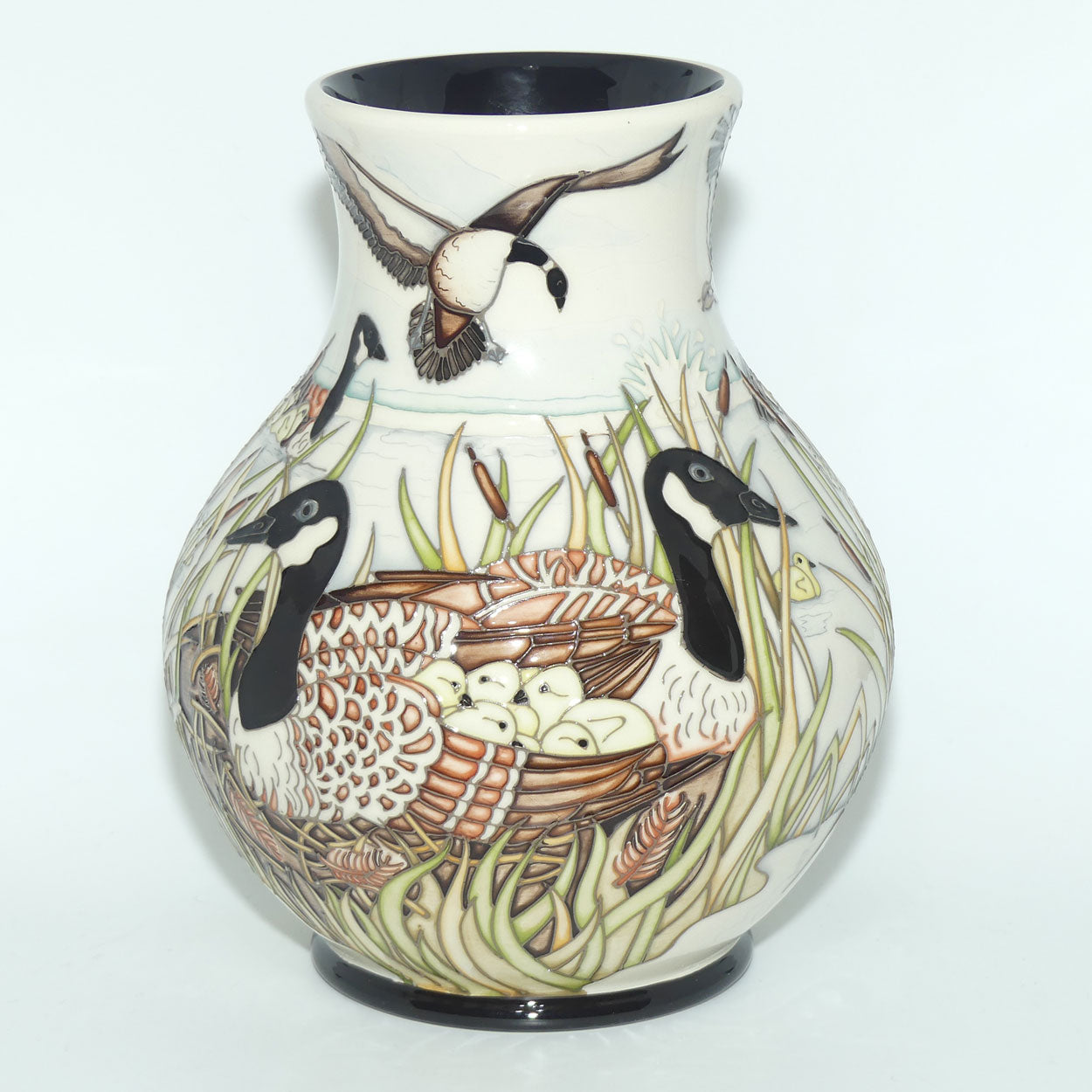 Moorcroft The Gathering 869/9 vase | LE 6/50