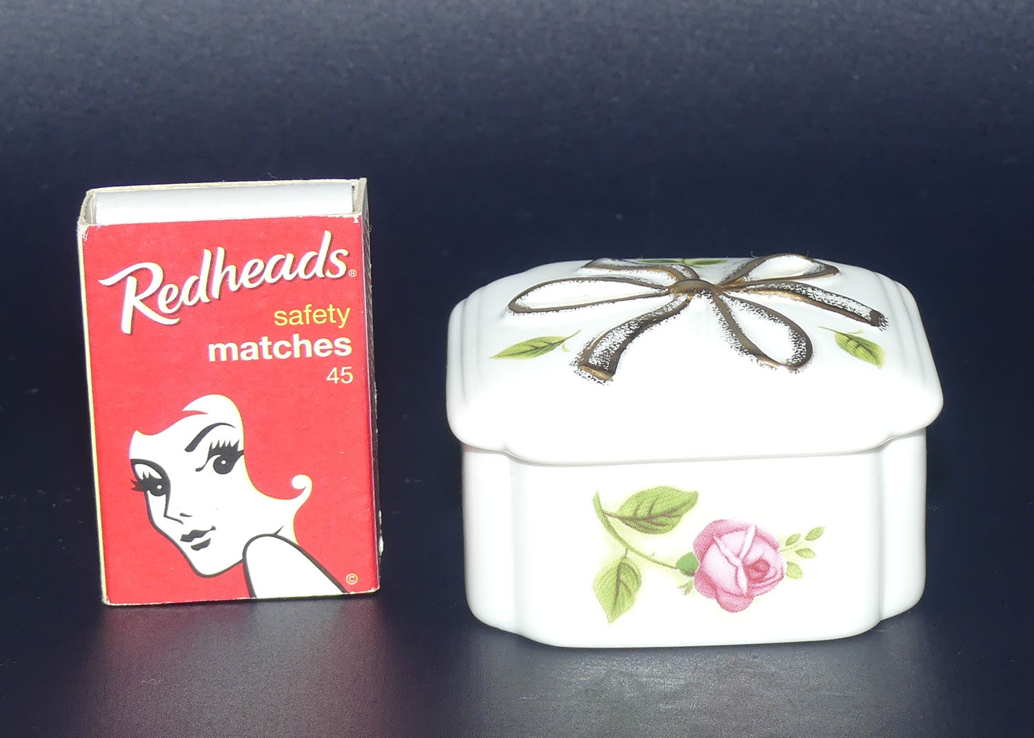 Royal Albert Old Country Roses | Bow pattern | Thinking of You trinket box