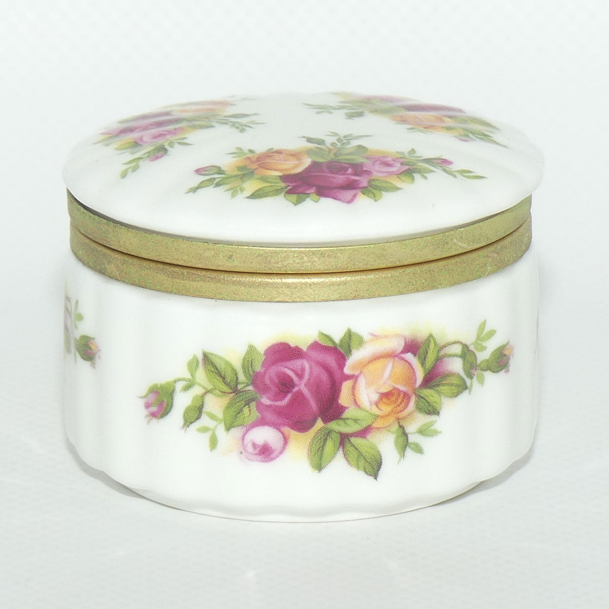 Royal Albert Old Country Roses | Trinket box | © 1962 Royal Albert Ltd backstamp