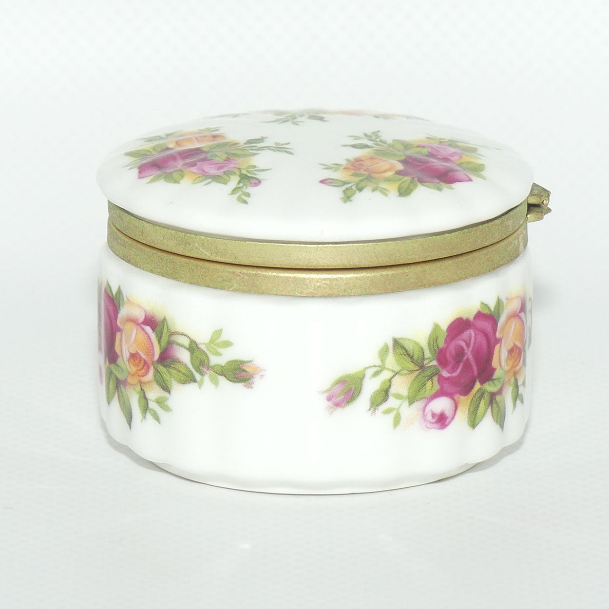 Royal Albert Old Country Roses | Trinket box | © 1962 Royal Albert Ltd backstamp