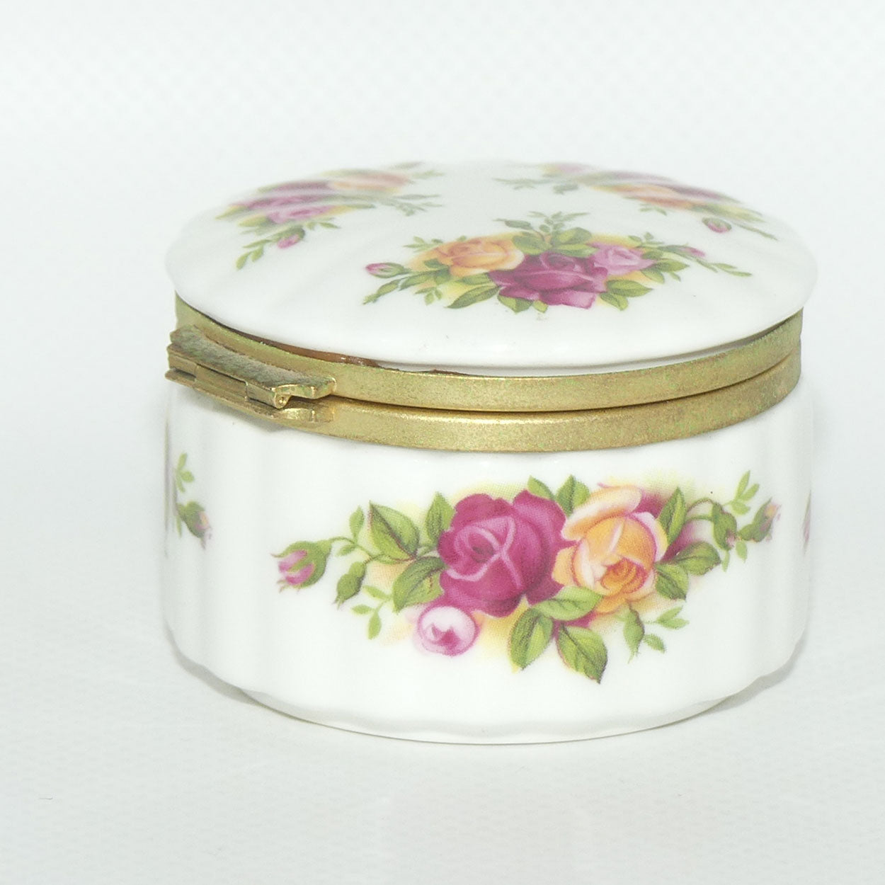 Royal Albert Old Country Roses | Trinket box | © 1962 Royal Albert Ltd backstamp