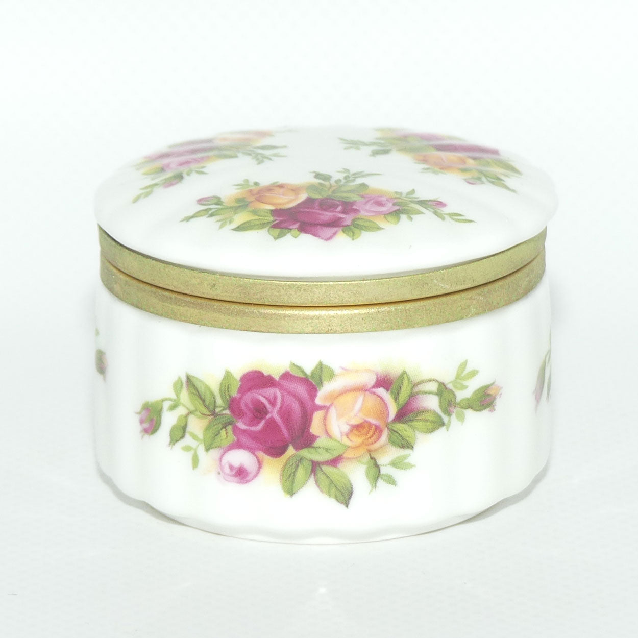 Royal Albert Old Country Roses | Trinket box | © 1962 Royal Albert Ltd backstamp
