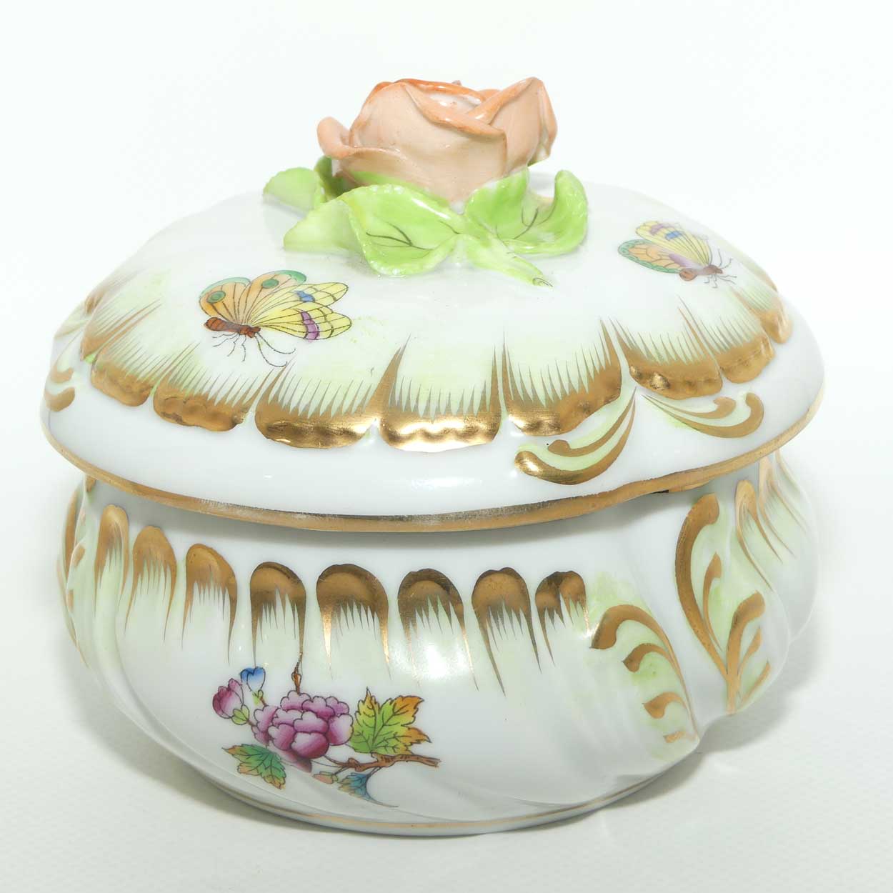 Herend Hungary Queen Victoria pattern | Bonbonniere with Rose Handle