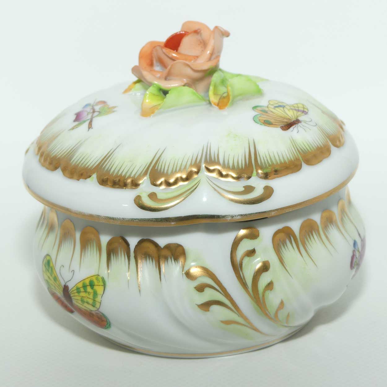 Herend Hungary Queen Victoria pattern | Bonbonniere with Rose Handle