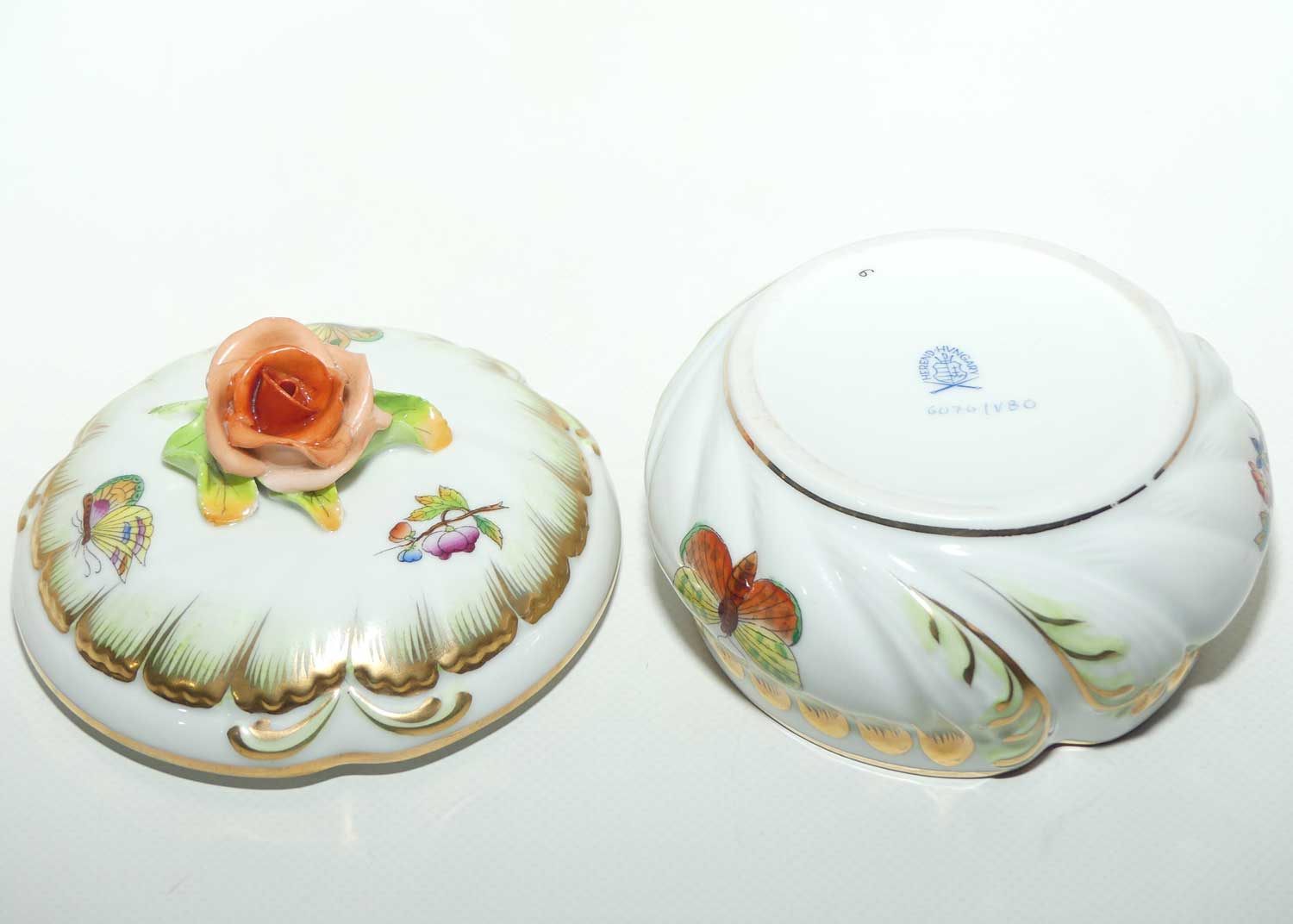 Herend Hungary Queen Victoria pattern | Bonbonniere with Rose Handle