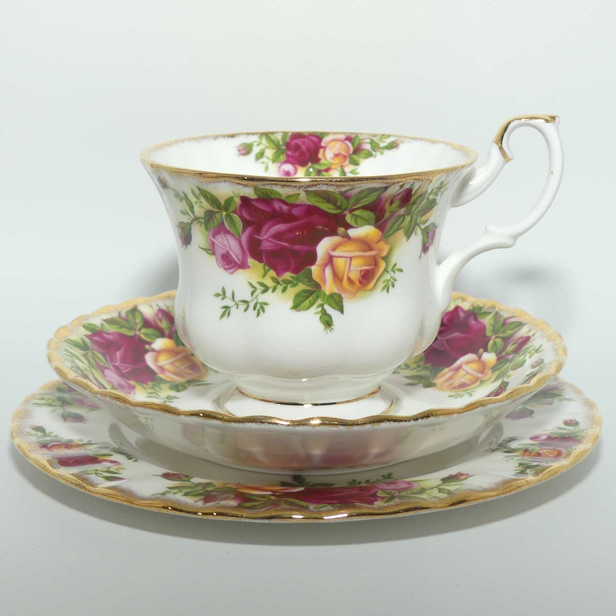 Royal Albert Bone China England Old Country Roses trio | © 1962 Royal Albert Ltd backstamp