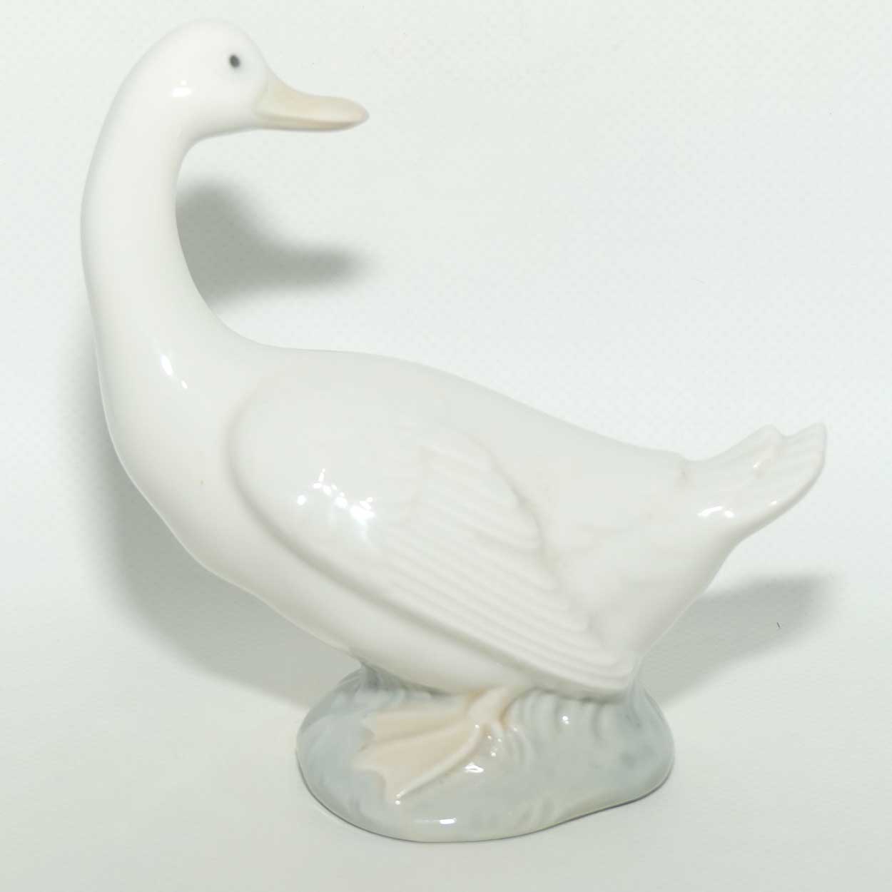 Nao by Lladro figure Turned Back Duck #243 (boxed)