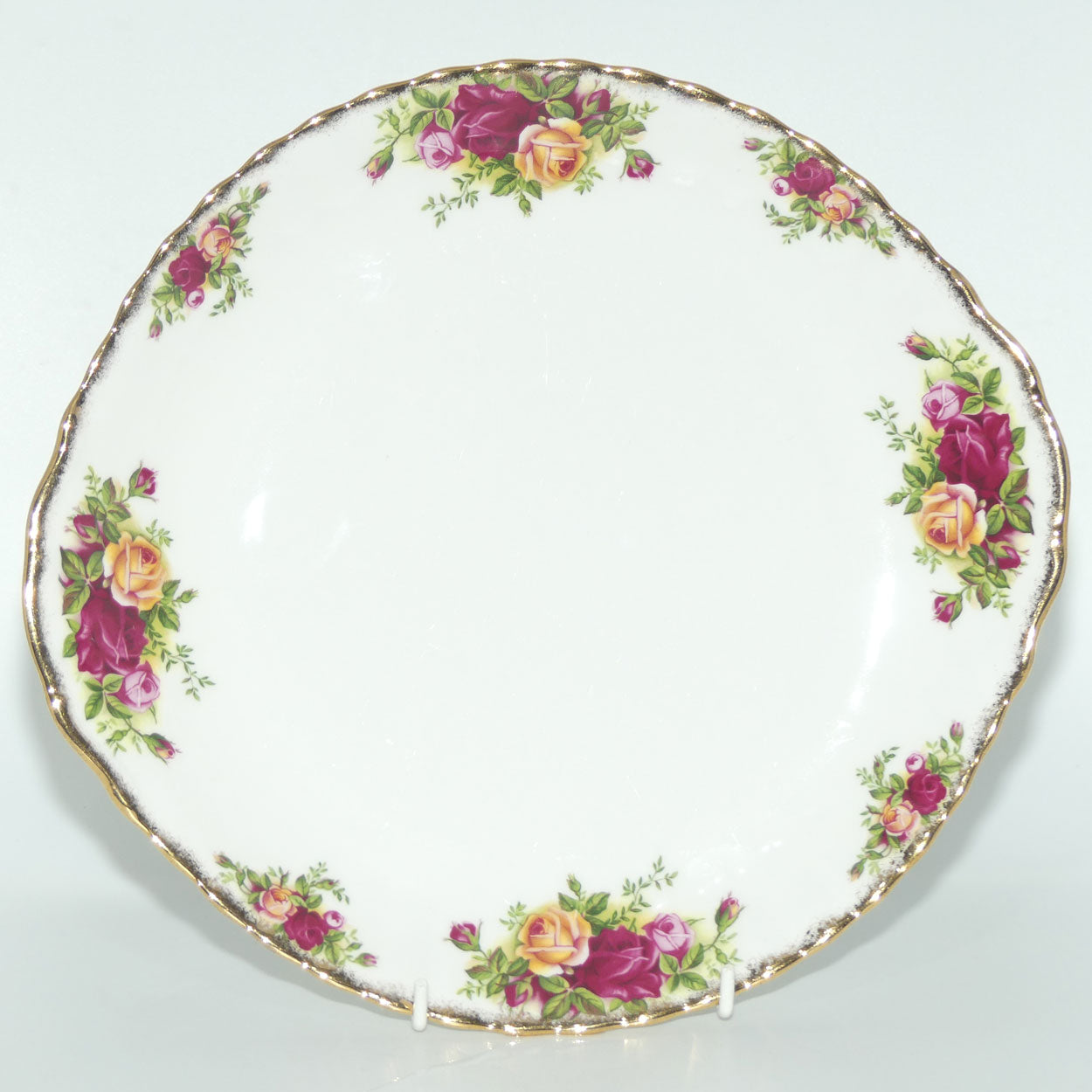 Royal Albert Bone China England Old Country Roses tab handle cake plate | 25cm diam |© 1962 Royal Albert Ltd backstamp