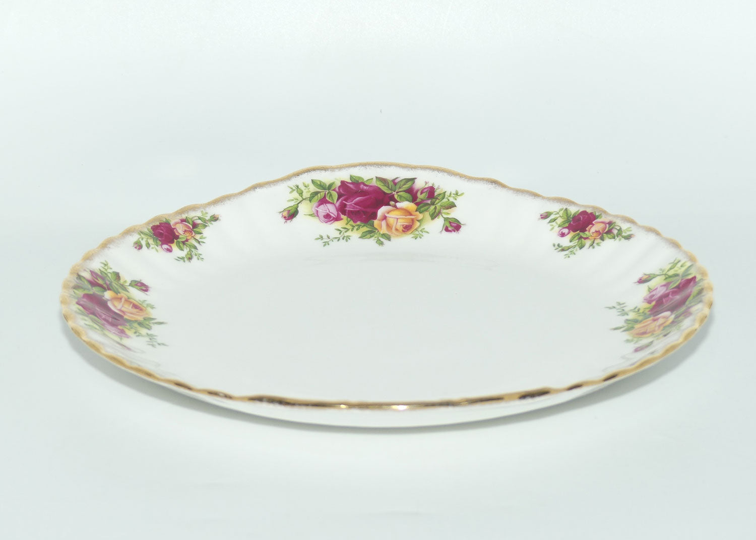 Royal Albert Bone China England Old Country Roses tab handle cake plate | 25cm diam |© 1962 Royal Albert Ltd backstamp