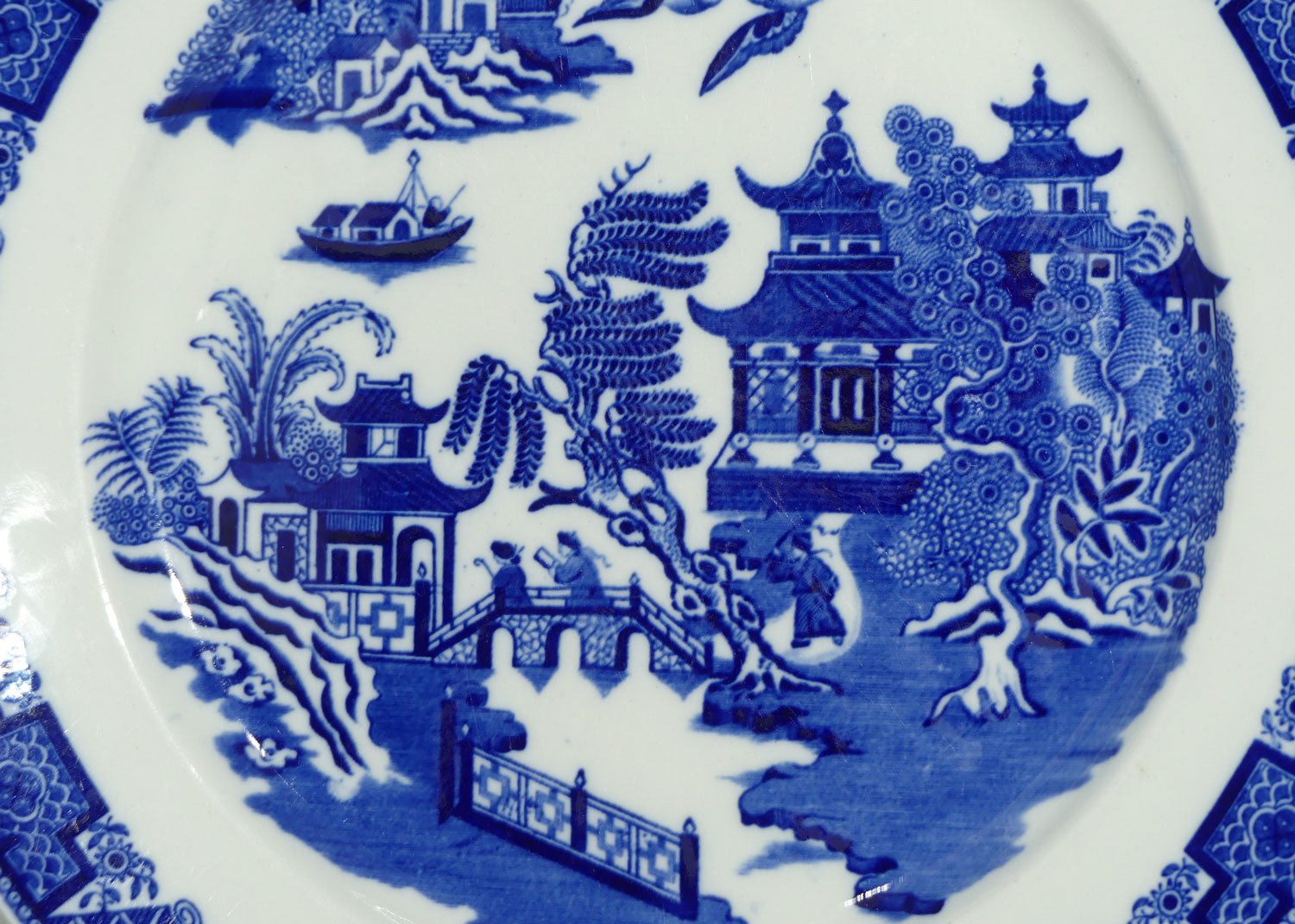 Royal Worcester Vitreous Porcelain Willow pattern plate | 26.5cms diam