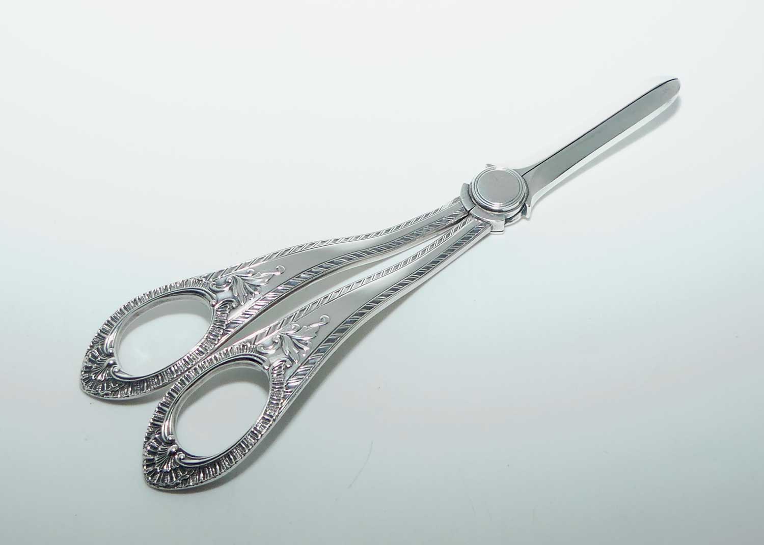 Edwardian era Walker and Hall EP Silver Plated grape shears