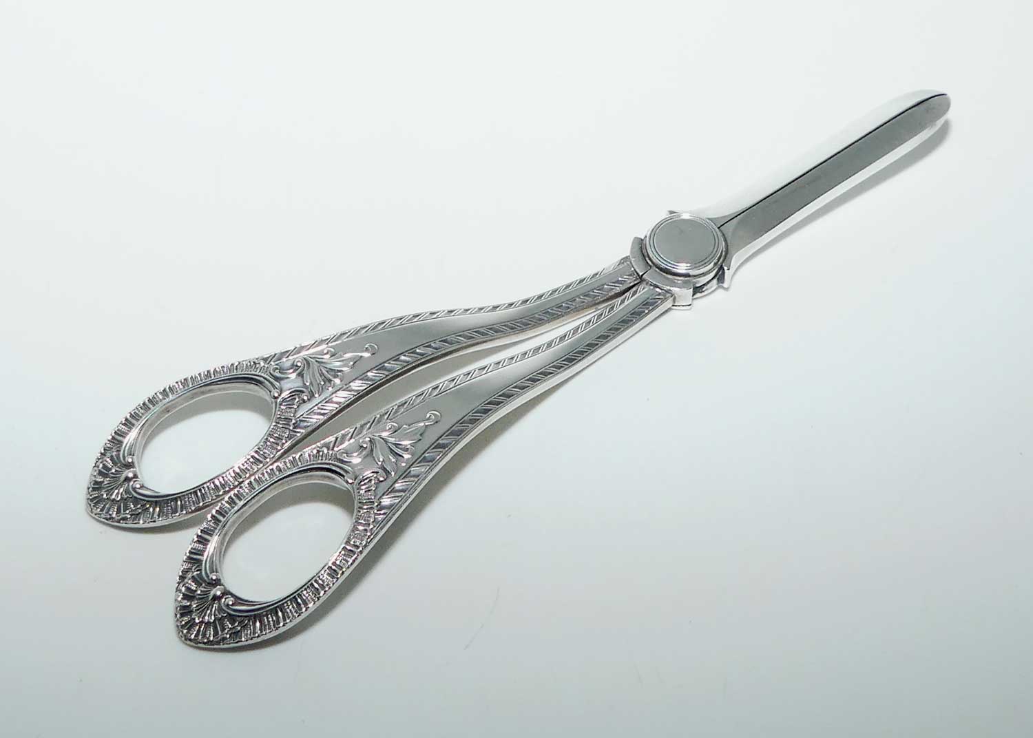 Edwardian era Walker and Hall EP Silver Plated grape shears