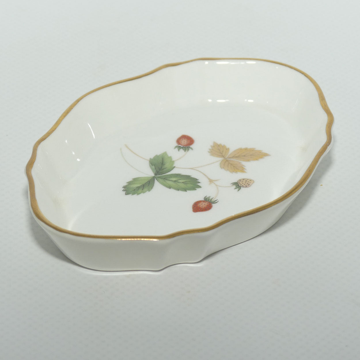 Wedgwood Bone China England Wild Strawberry oval pin tray