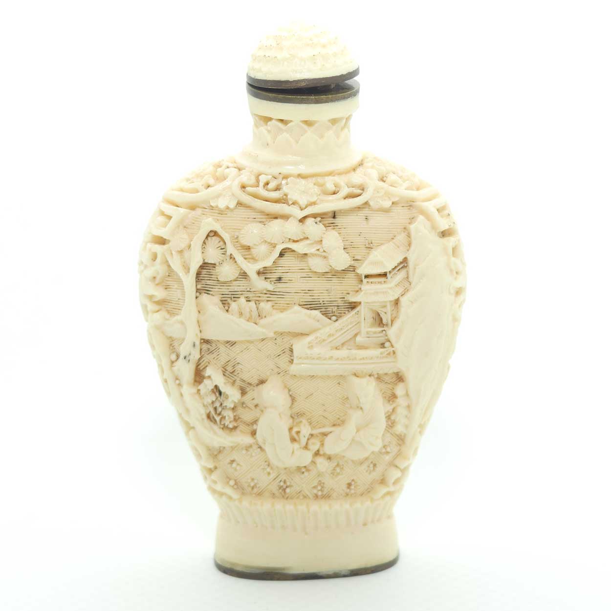 Chinese snuff bottle with stopper | White Cinnabar | reverse Teardrop
