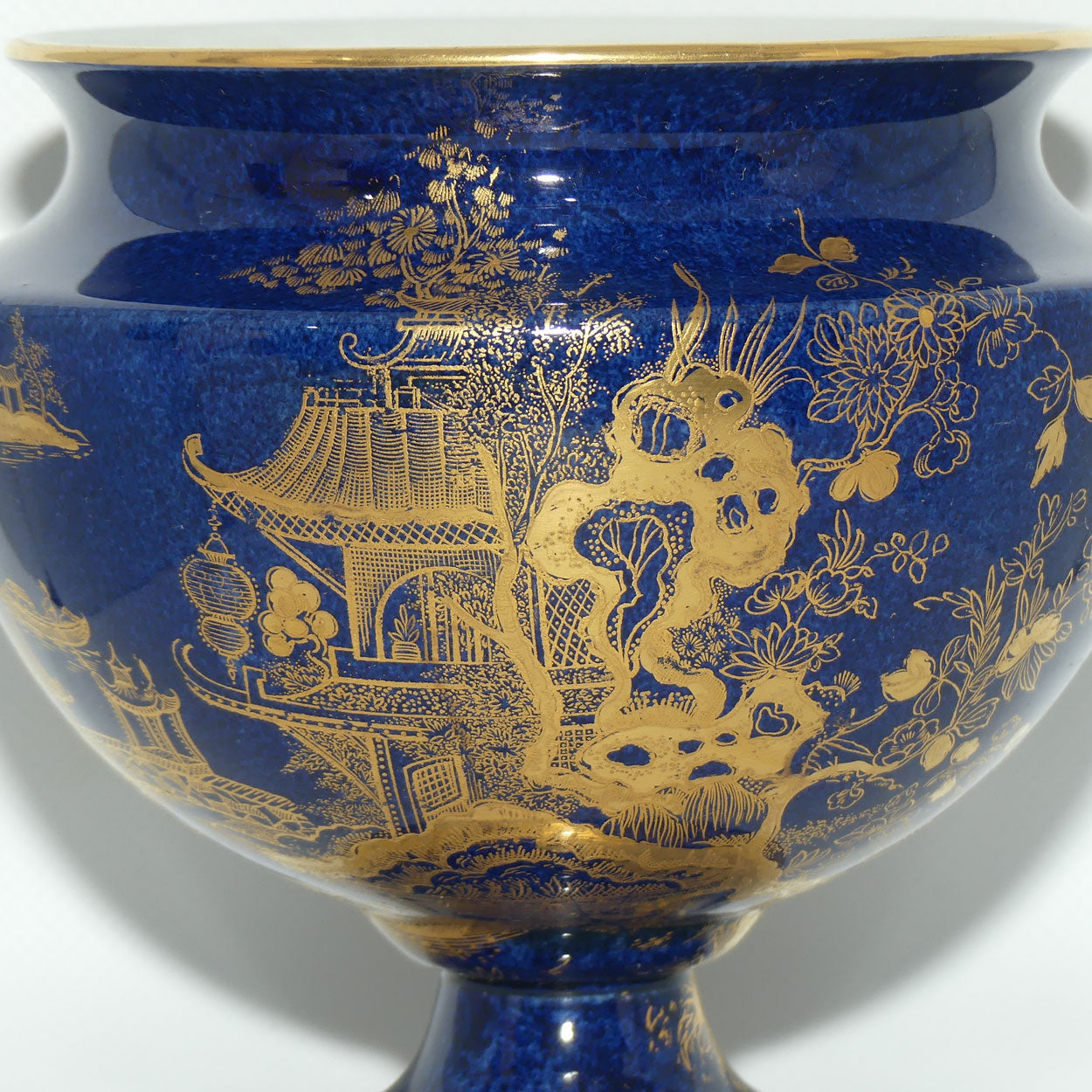 AG Harley Jones Wilton Ware Chinoiserie pattern gilt footed bowl