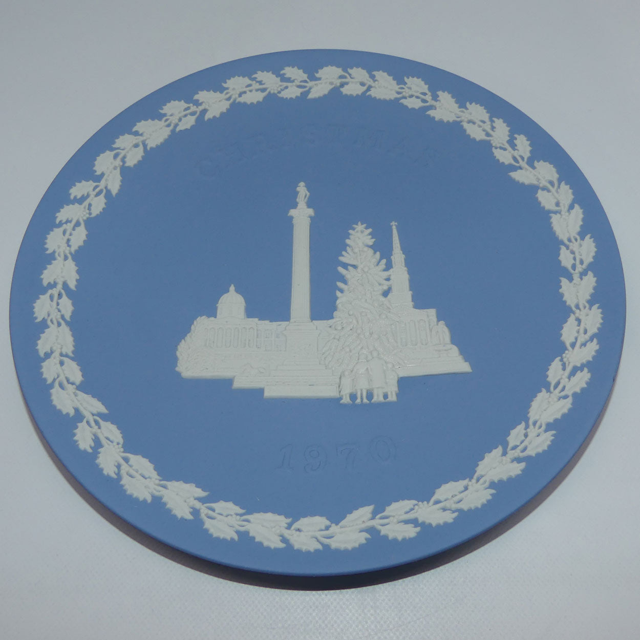 wedgwood-jasper-christmas-plate-1970-trafalgar-square-plate-large-boxed