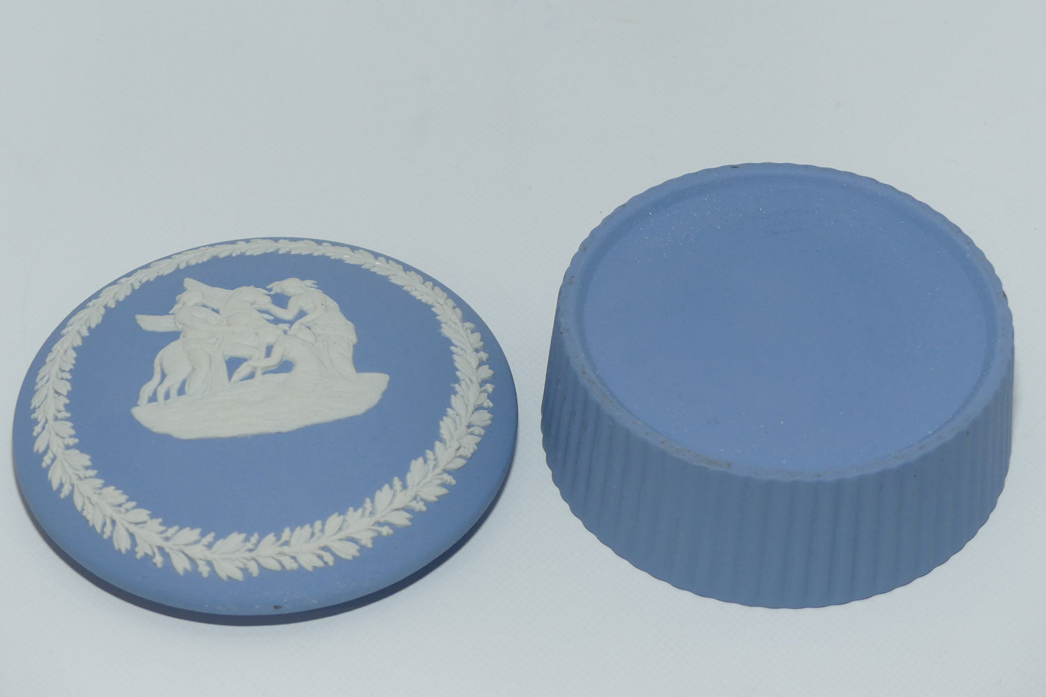 wedgwood-jasper-white-on-pale-blue-3-maidens-and-pegasus-trinket