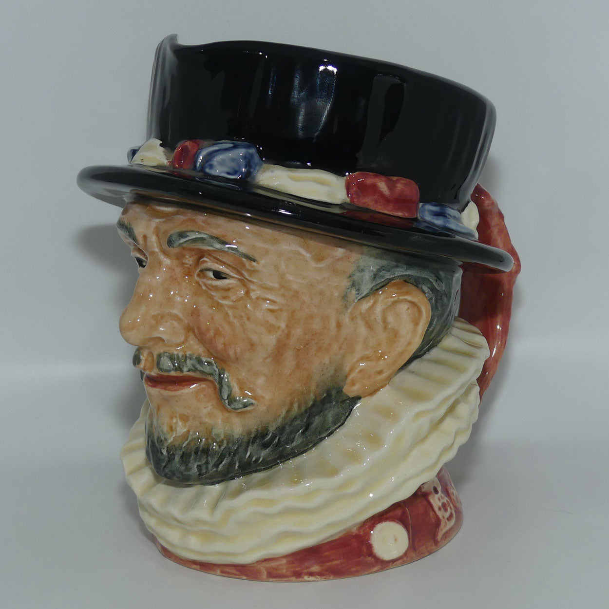 D6206 Royal Doulton large character jug Beefeaters | GR handle | Pink