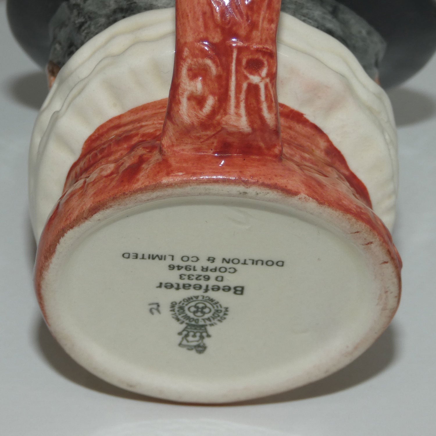 d6233-royal-doulton-character-jug-beefeater-er-handle