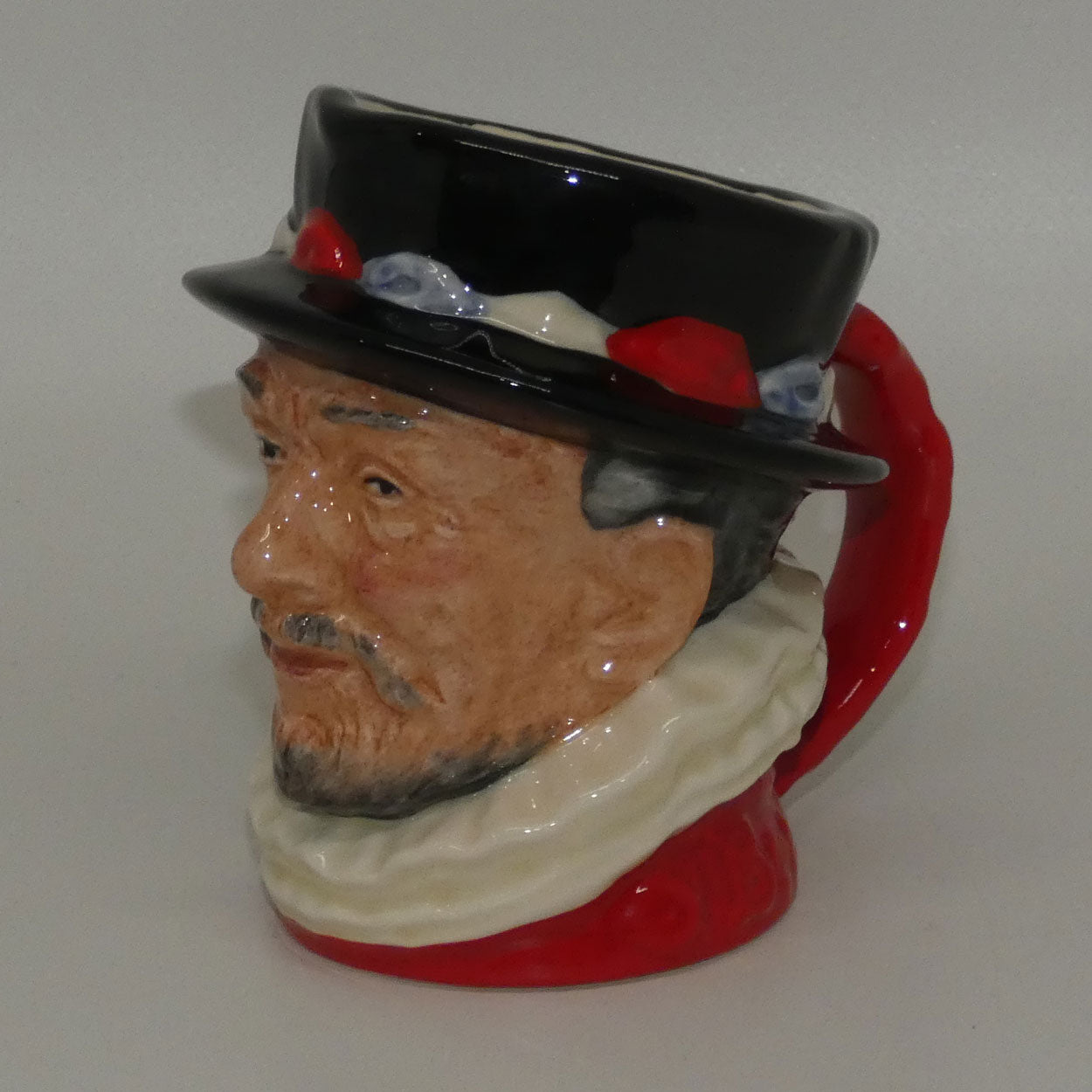 d6233-royal-doulton-small-character-jug-beefeater-er-handle-scarlett