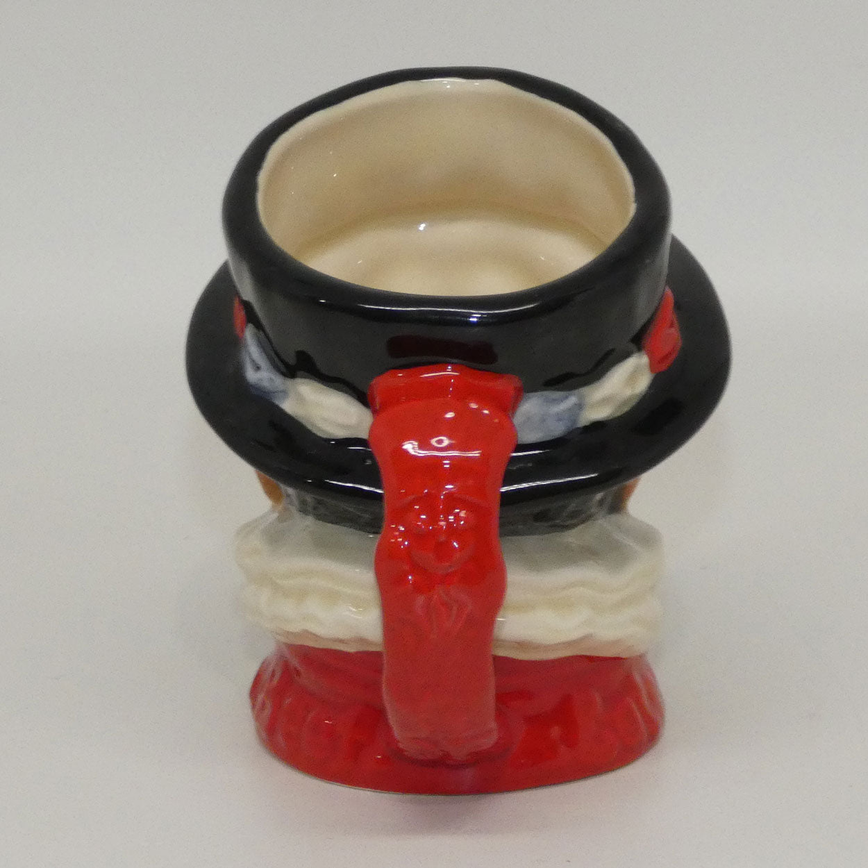 d6233-royal-doulton-small-character-jug-beefeater-er-handle-scarlett