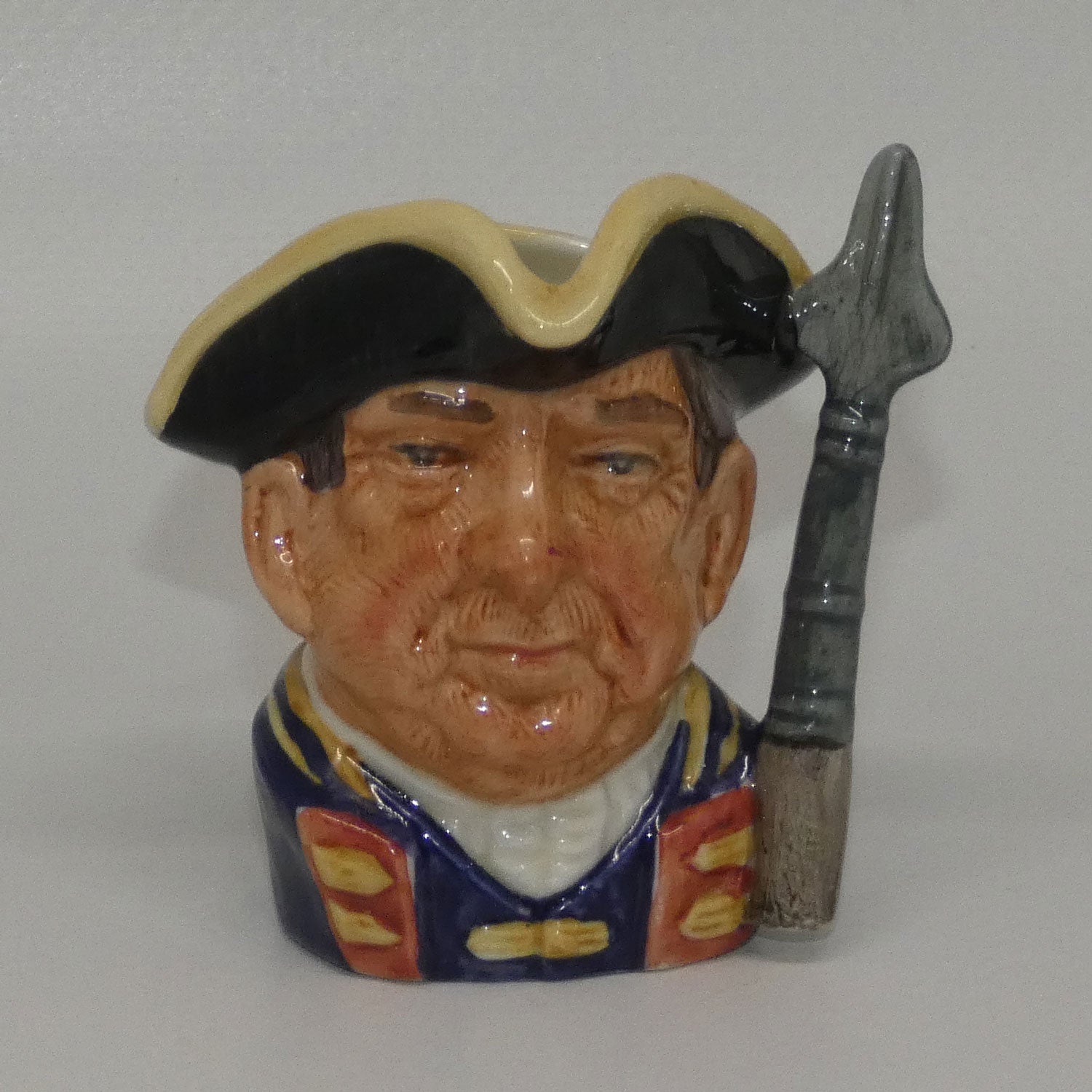 d6582-royal-doulton-character-jug-guardsman