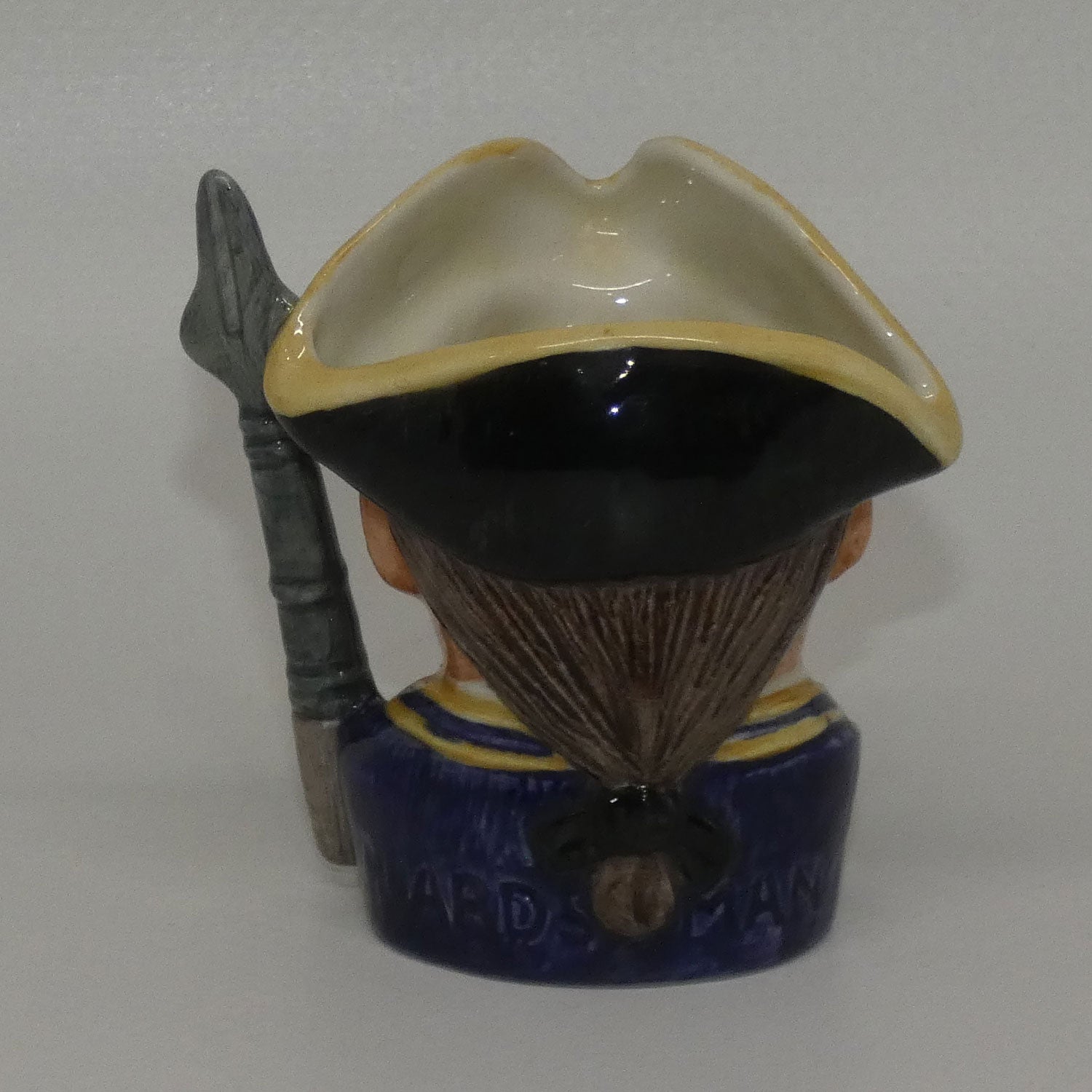 d6582-royal-doulton-character-jug-guardsman