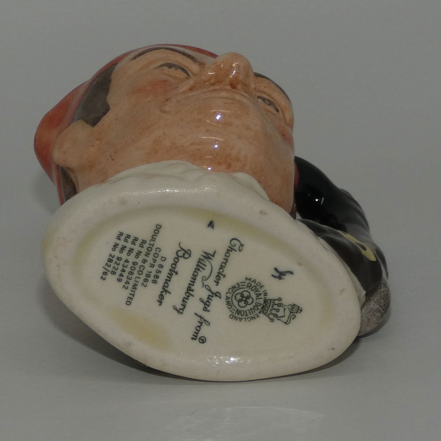 d6586-royal-doulton-character-jug-bootmaker