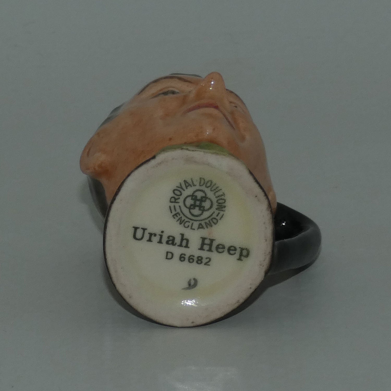 d6682-royal-doulton-character-jug-uriah-heep