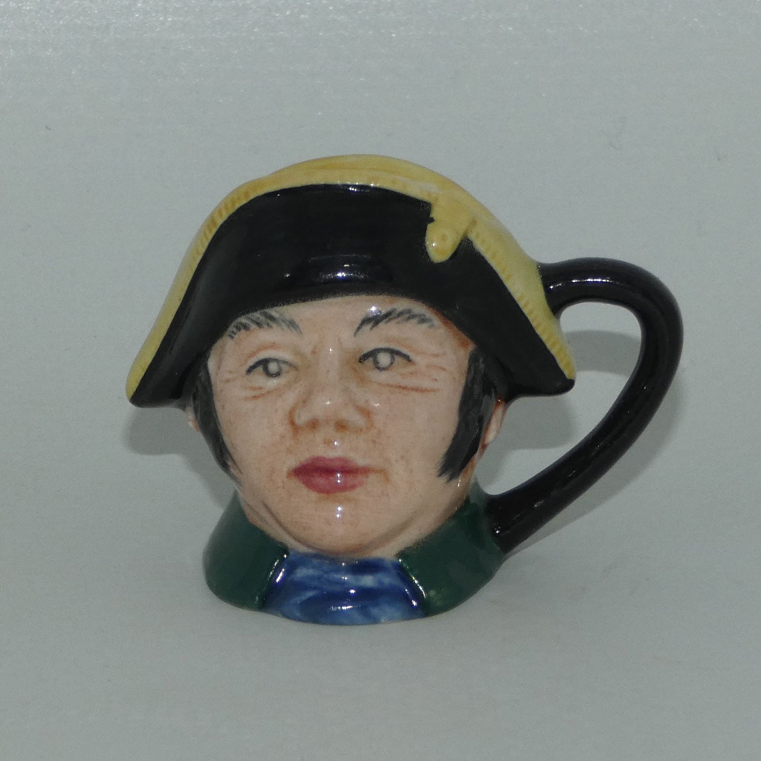 d6686-royal-doulton-character-jug-mr-bumble