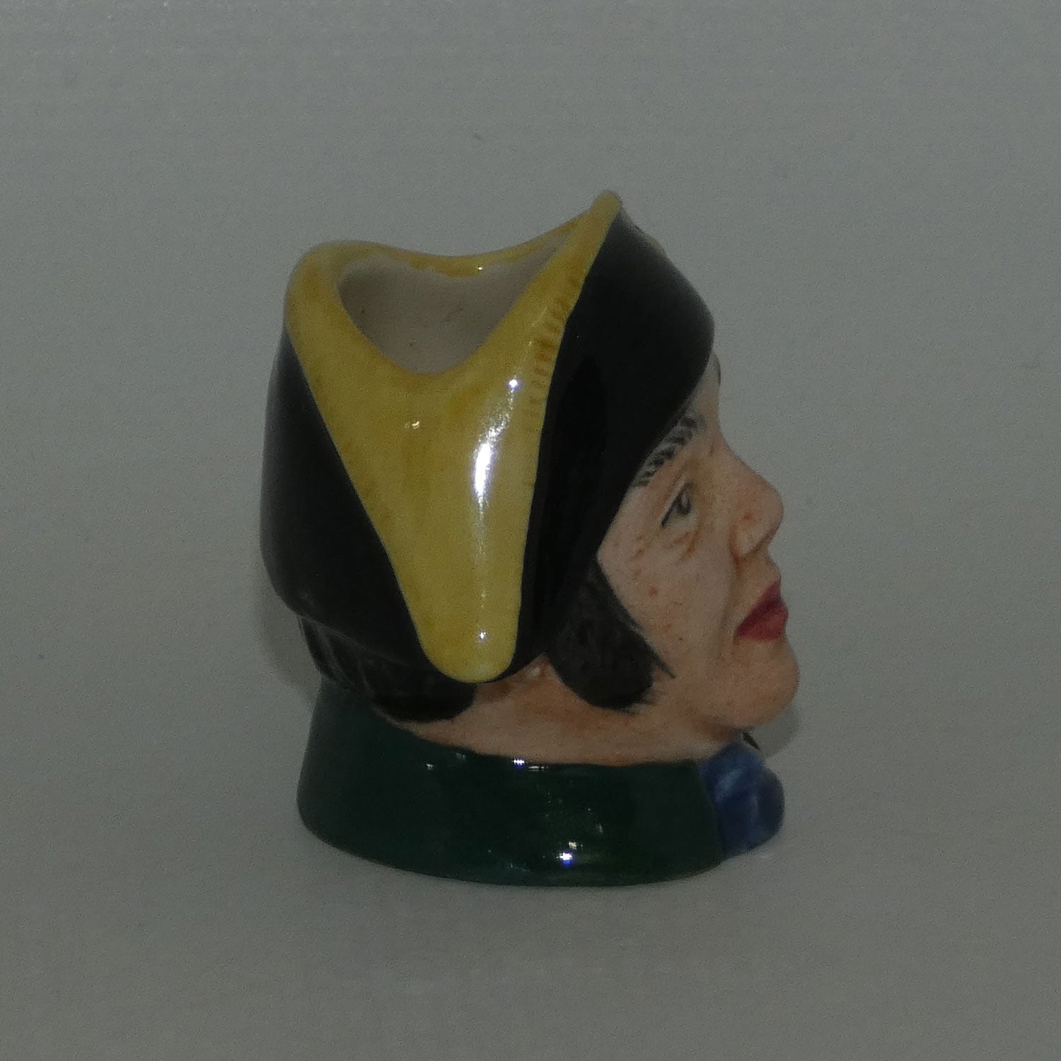d6686-royal-doulton-character-jug-mr-bumble