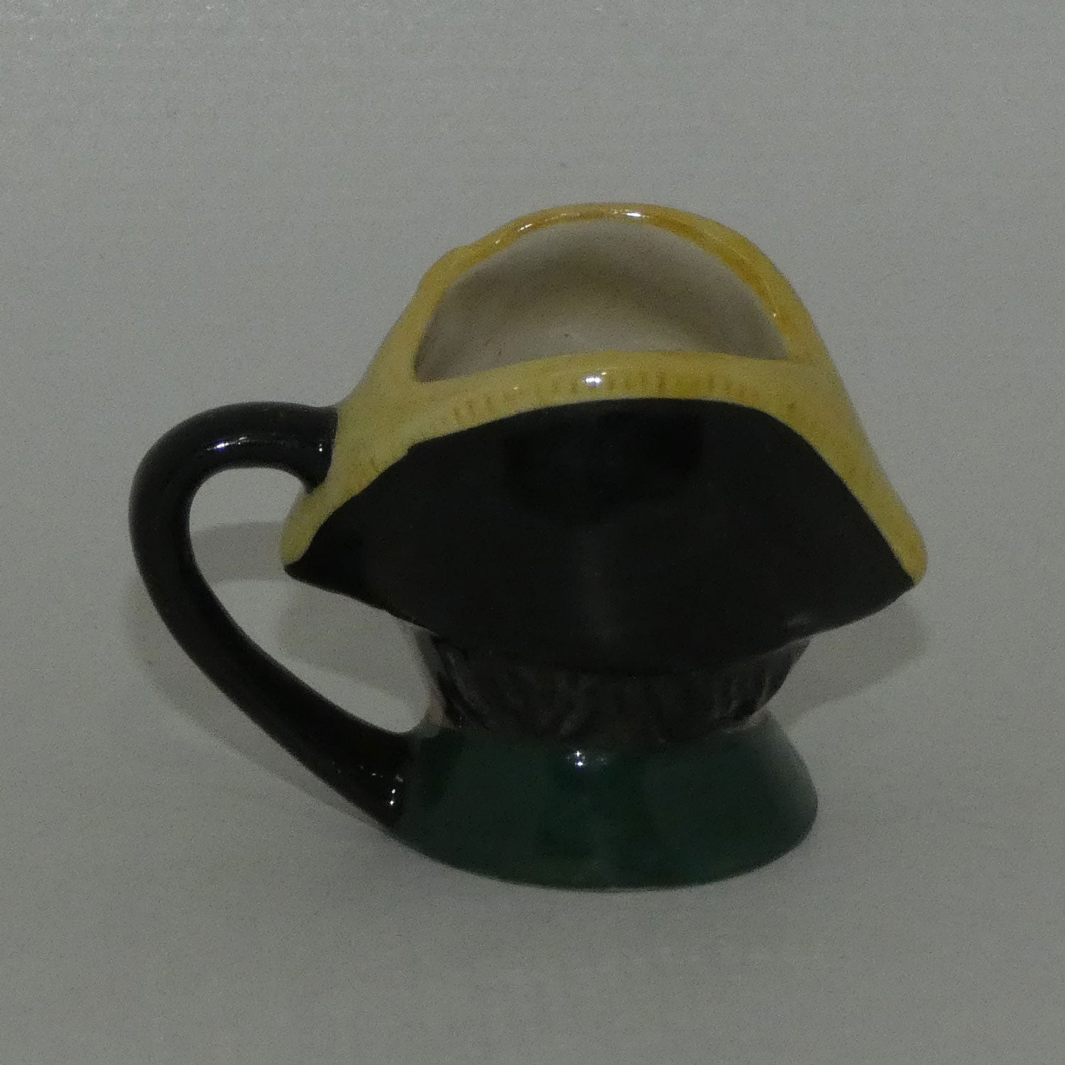 d6686-royal-doulton-character-jug-mr-bumble