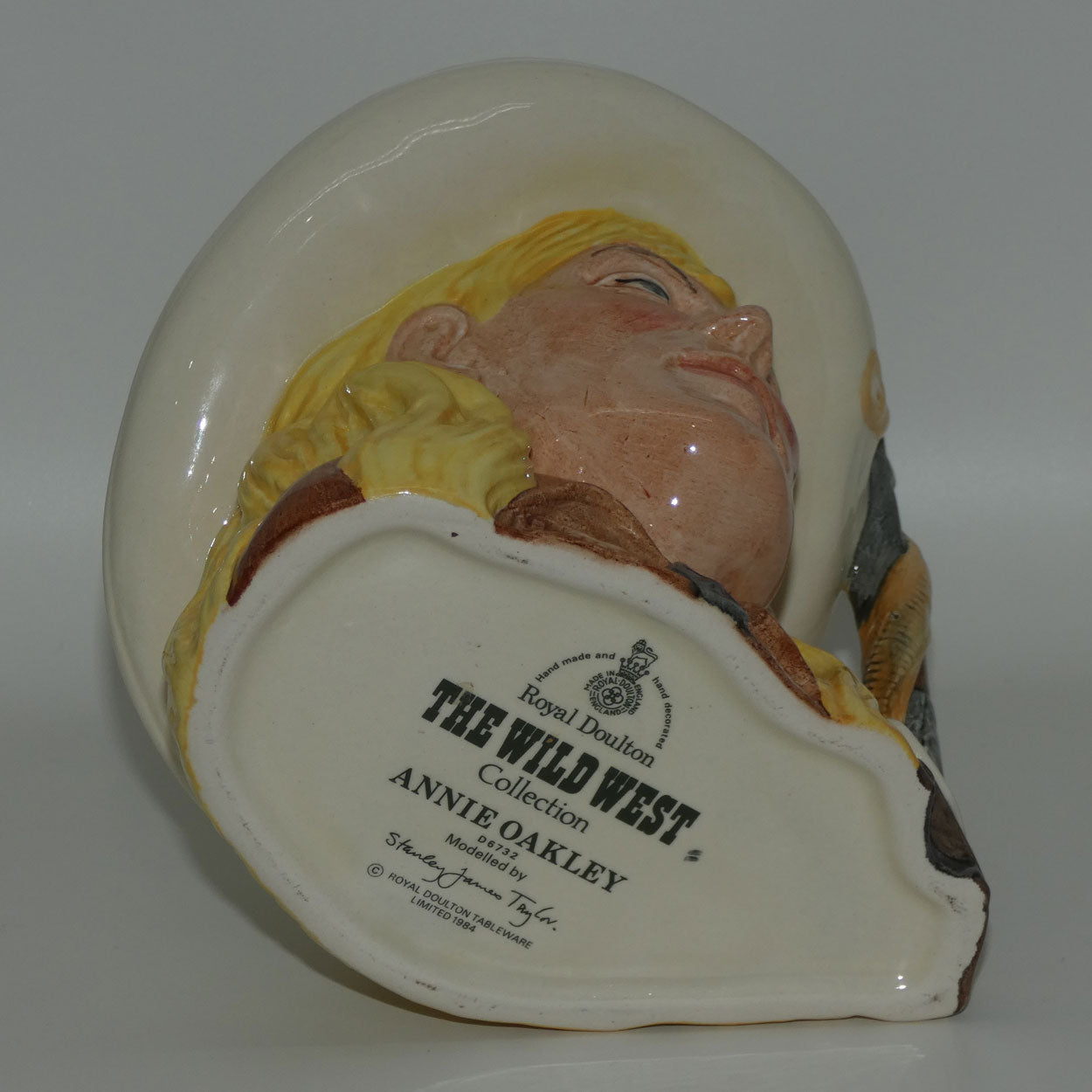 d6732-royal-doulton-character-jug-annie-oakley