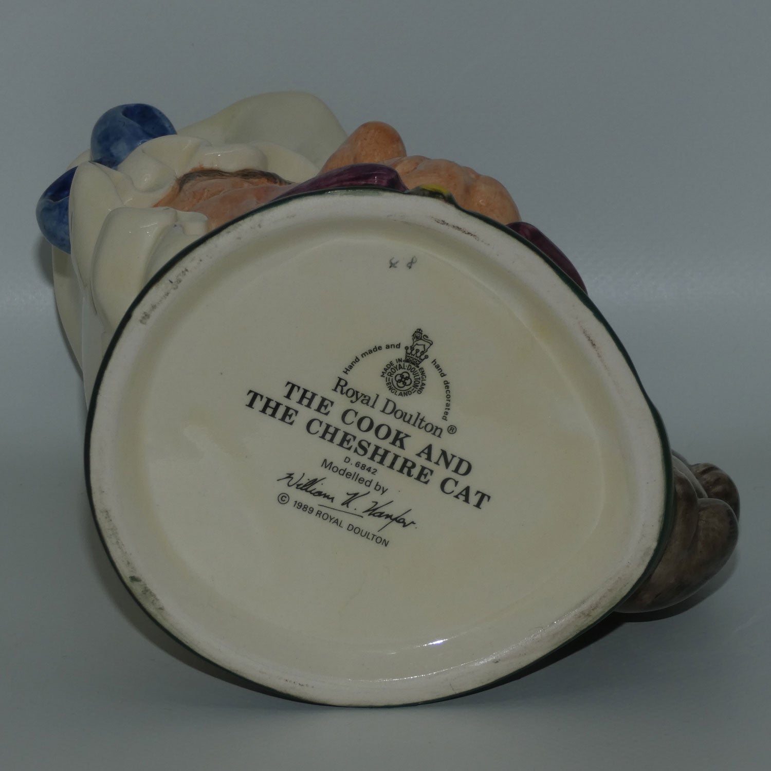 d6842-royal-doulton-character-jug-the-cook-and-the-cheshire-cat