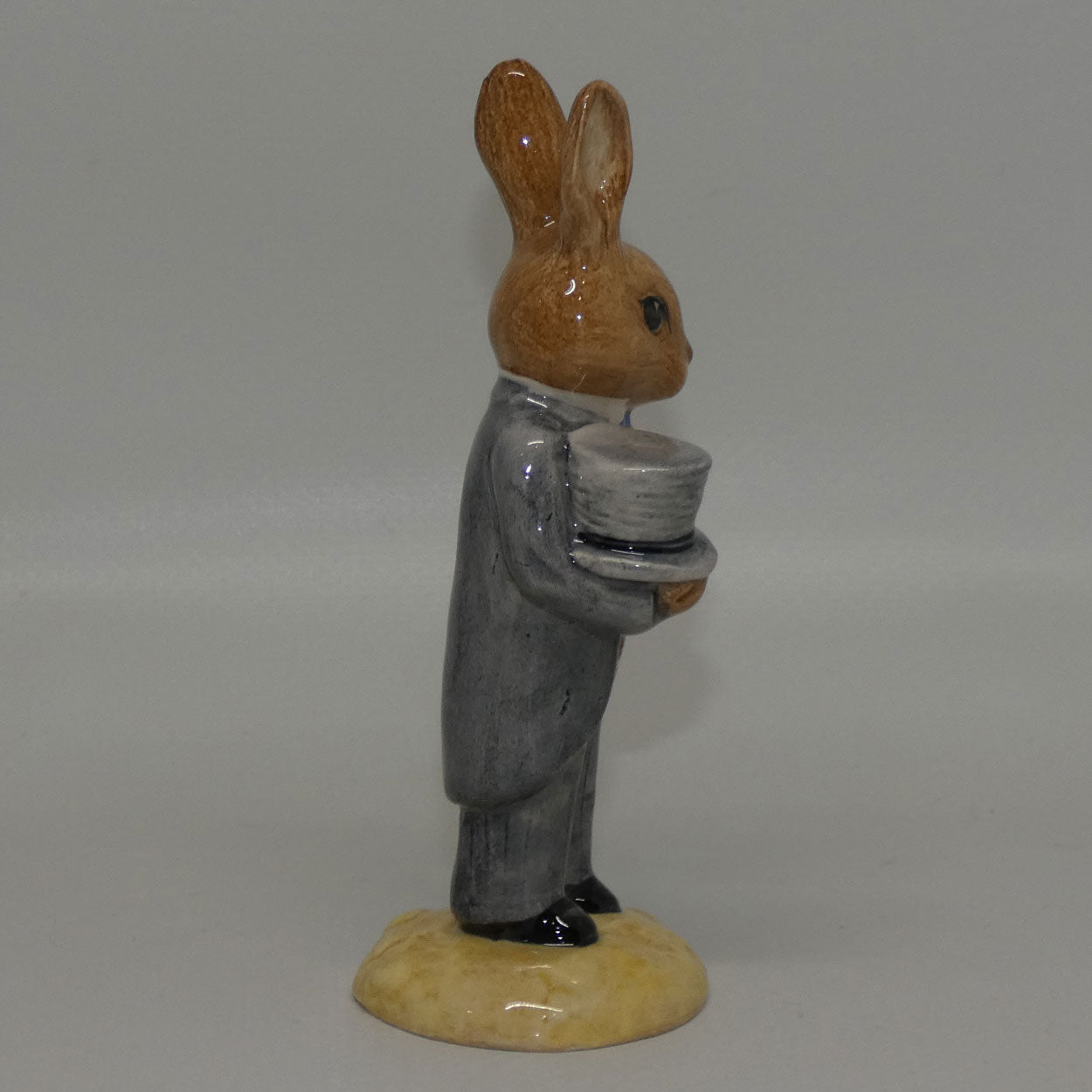 db102-royal-doulton-bunnykins-groom