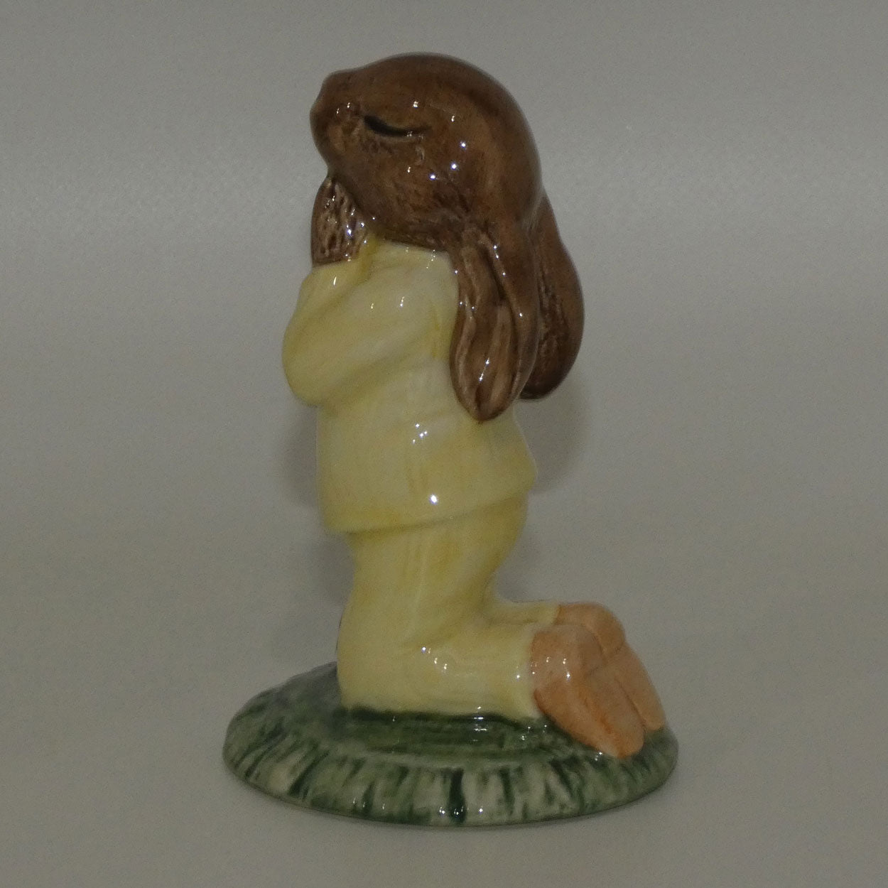 db103-royal-doulton-bunnykins-bedtime-yellow