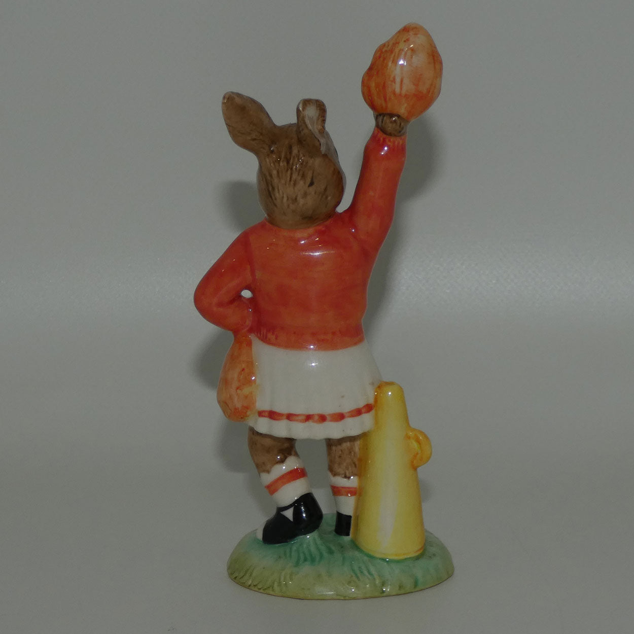 db142-royal-doulton-bunnykins-cheerleader-red