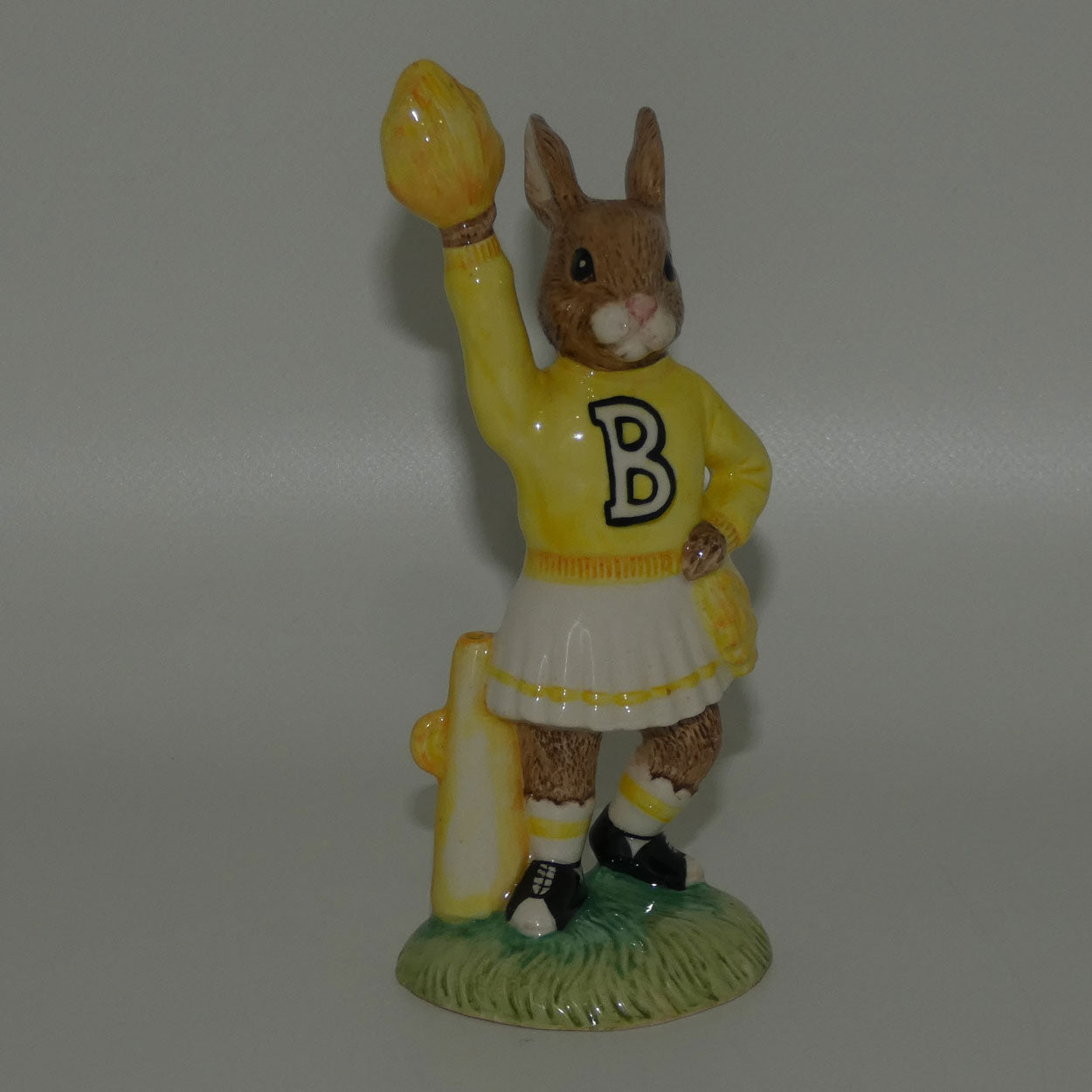 db143-royal-doulton-bunnykins-cheerleader-yellow