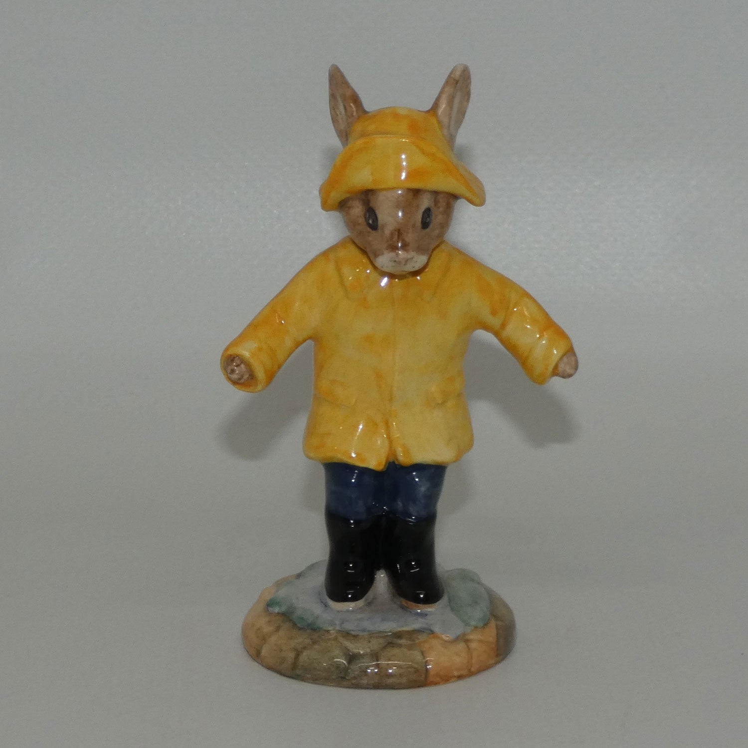 db147-royal-doulton-bunnykins-rainy-days