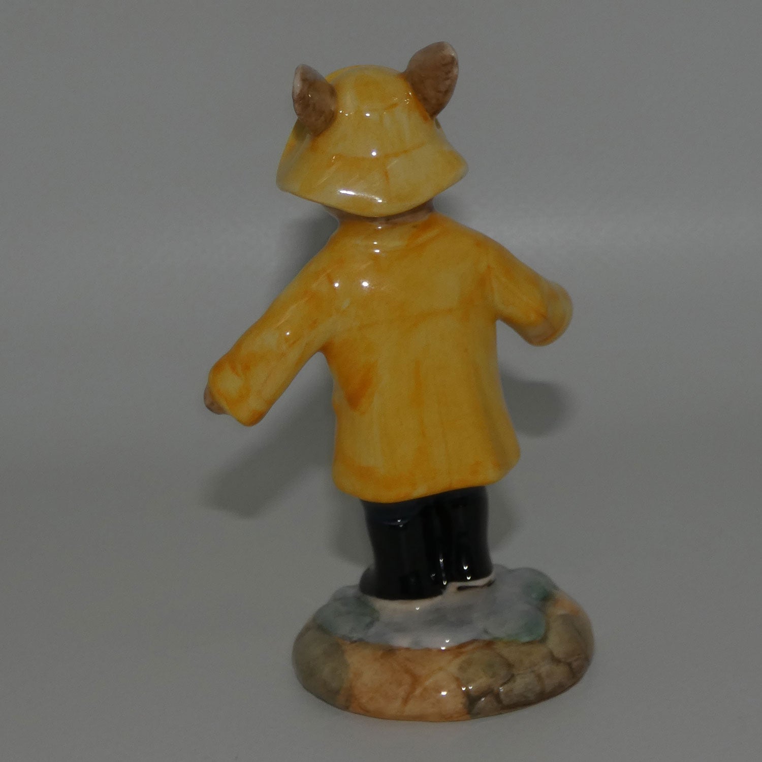 db147-royal-doulton-bunnykins-rainy-days