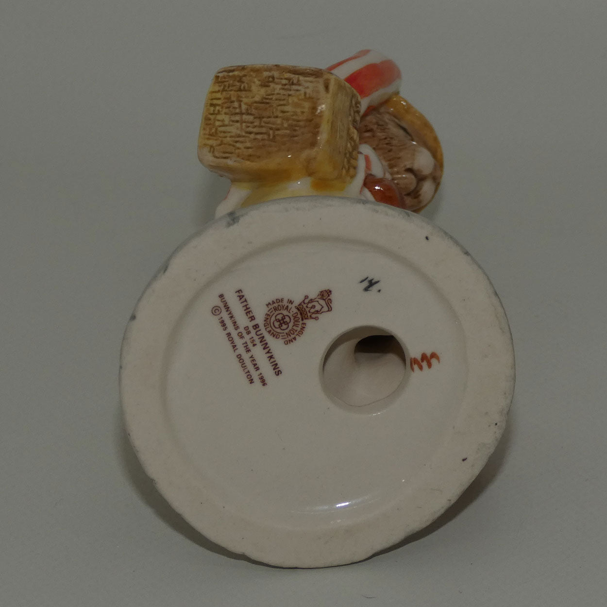 db154-royal-doulton-bunnykins-father