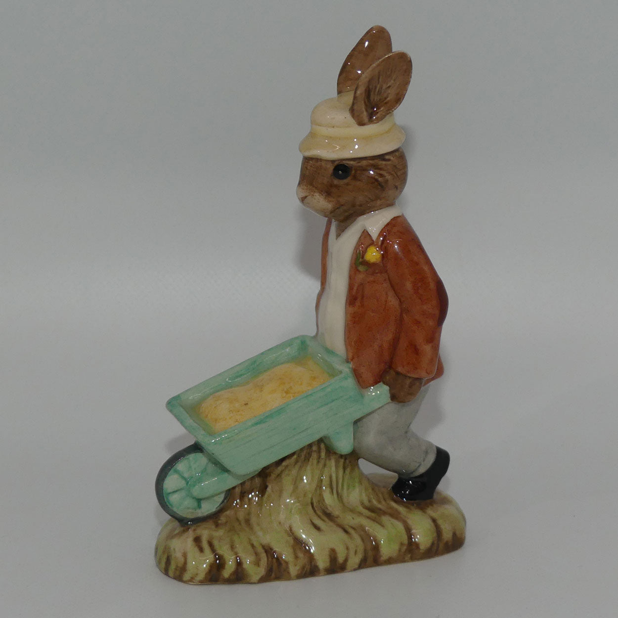 db156-royal-doulton-bunnykins-gardener-no-box