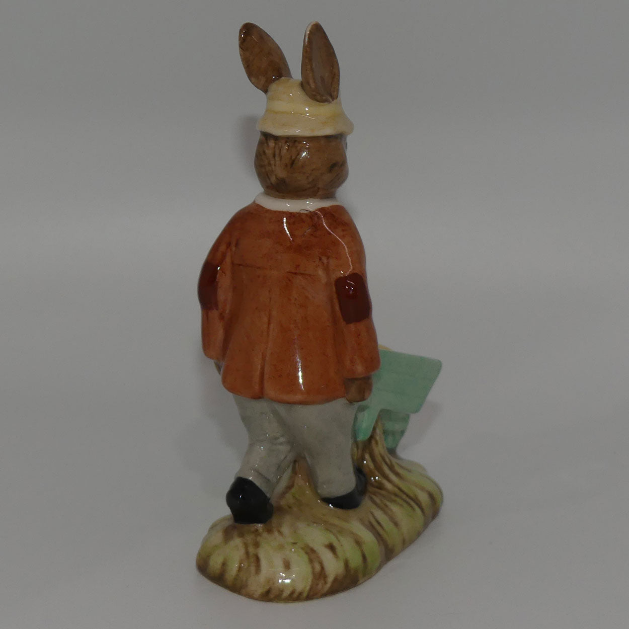 db156-royal-doulton-bunnykins-gardener-no-box