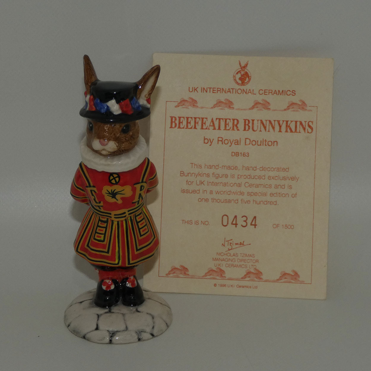 db163-royal-doulton-bunnykins-beefeater